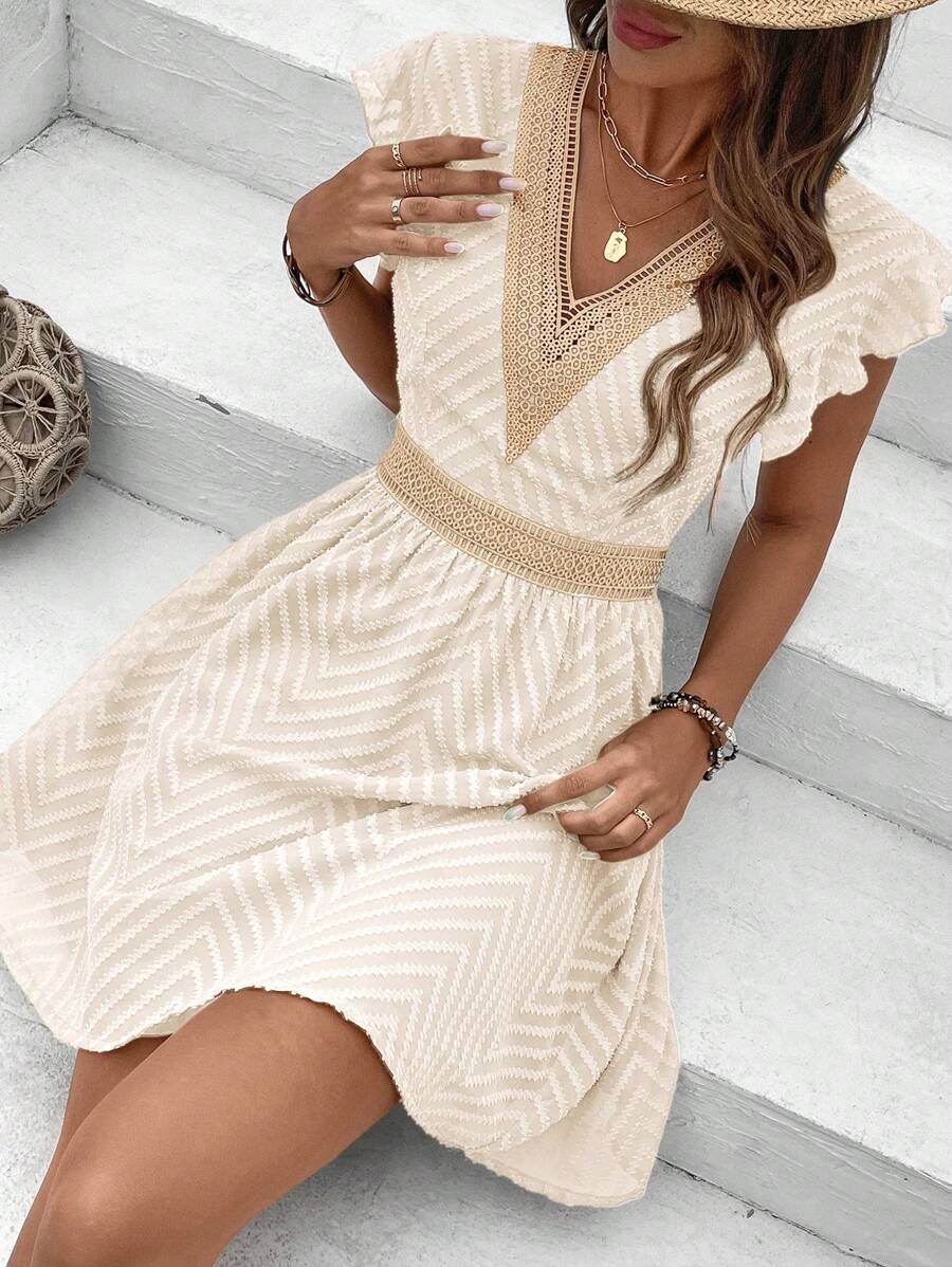 Vestido mini de mujer con escote en V y manga corta con detalle de ribete de crochet