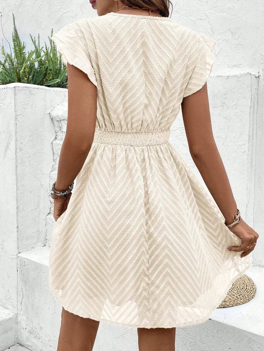 Vestido mini de mujer con escote en V y manga corta con detalle de ribete de crochet