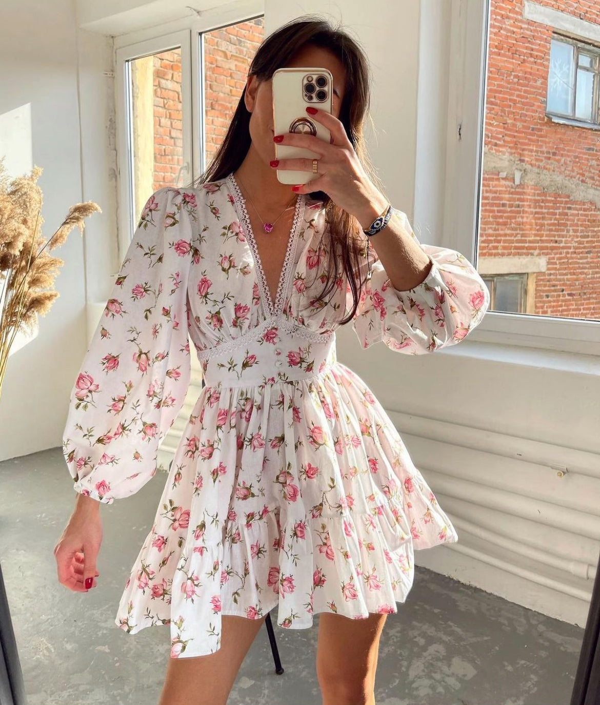 Vestido mini floral con escote en V para mujer, mangas largas y falda con volantes