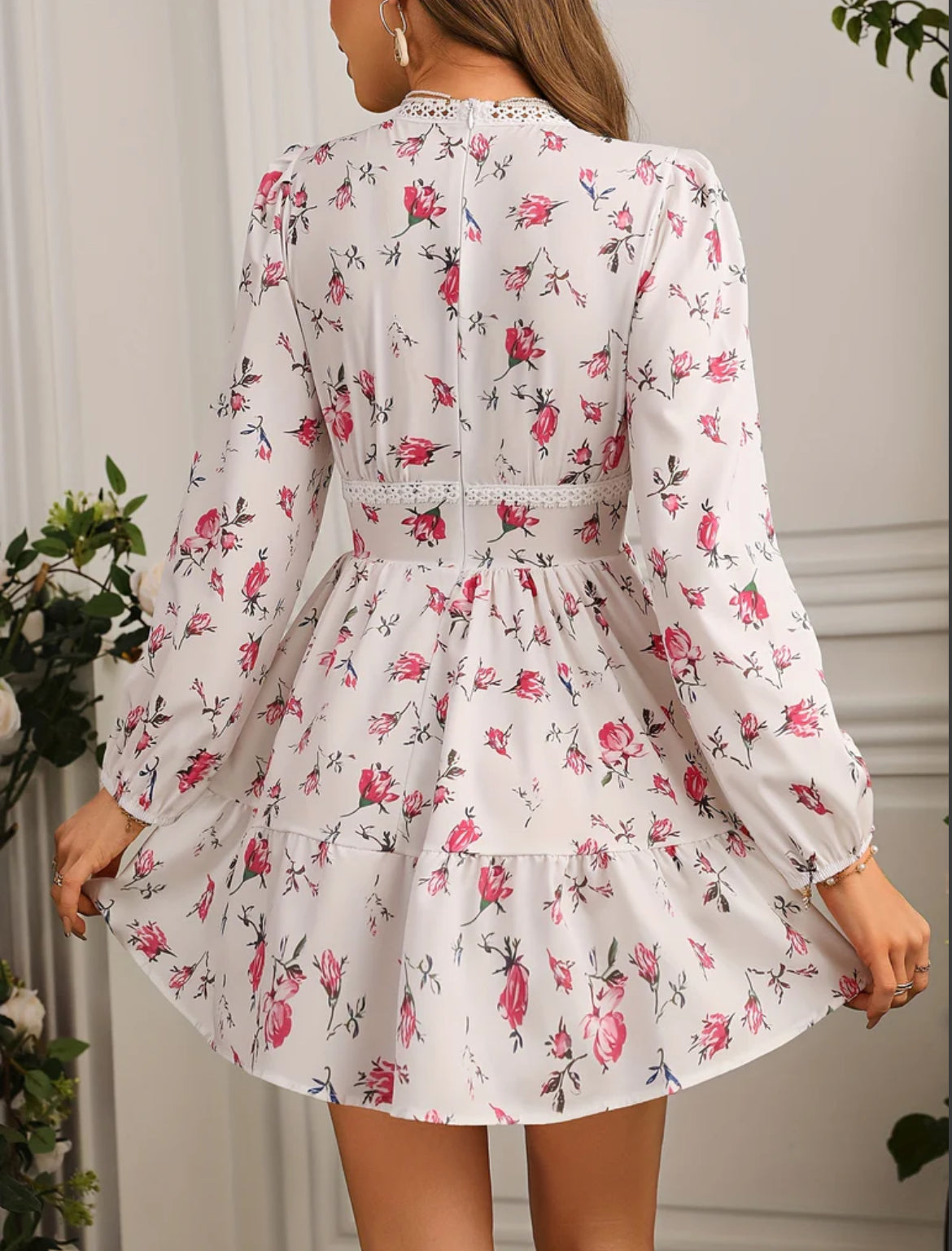 Vestido mini floral con escote en V para mujer, mangas largas y falda con volantes