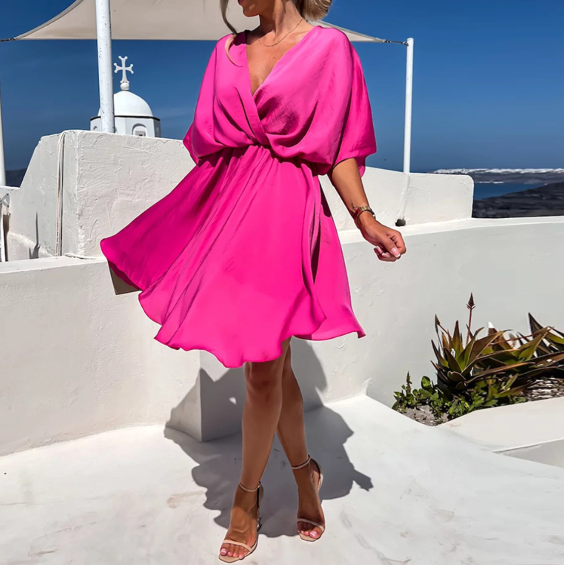 Vestido mini fluido con escote en V, mangas cortas y cintura alta para mujer