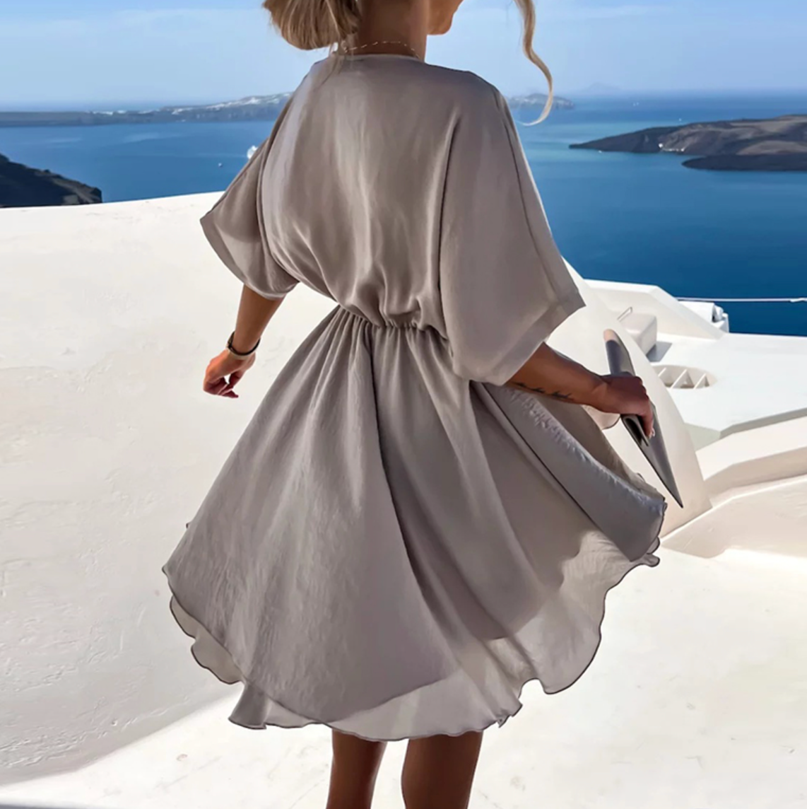 Vestido mini fluido con escote en V, mangas cortas y cintura alta para mujer